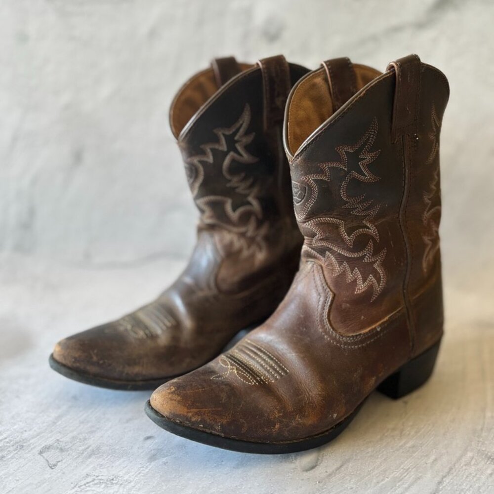 ARAIT COWBOY BOOTS SIZE 5